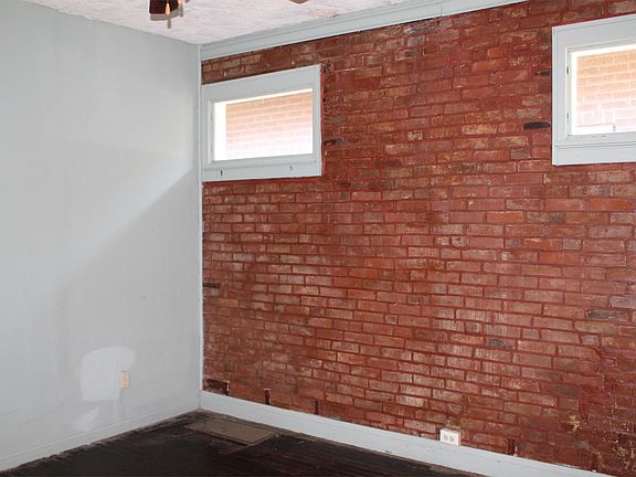 5th image of 361 Christian Ave