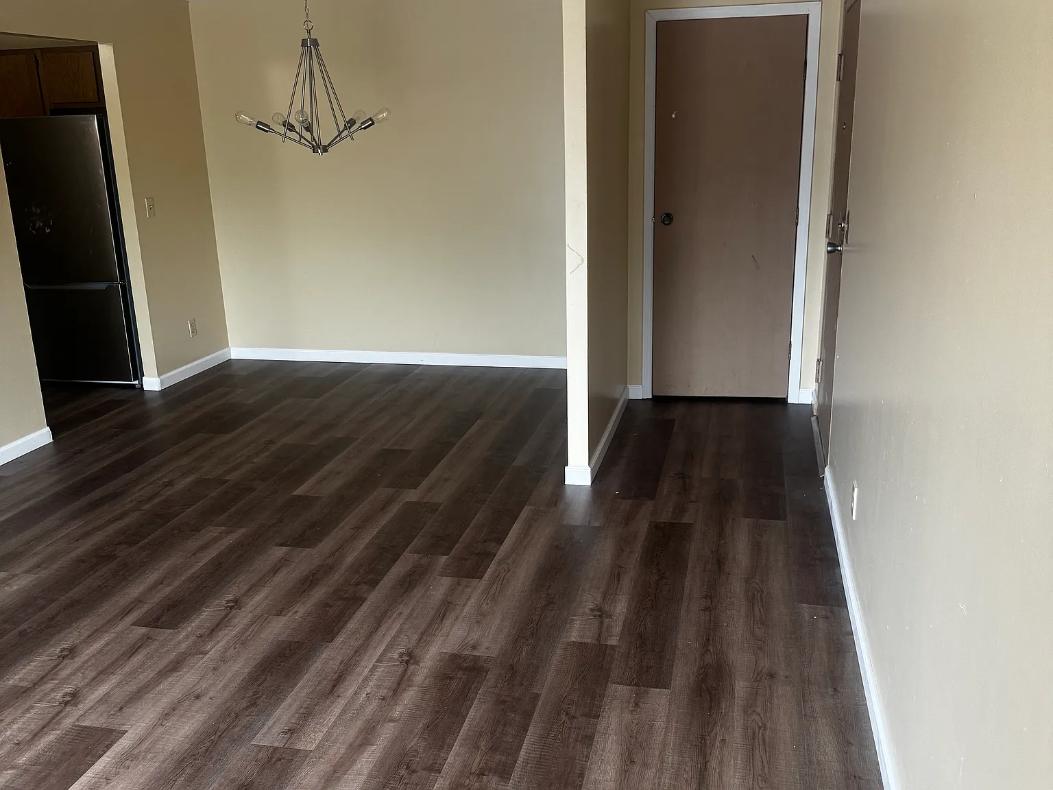 2 bed, 1.5 bath, 902 sqft, $1,200 — Photo 3