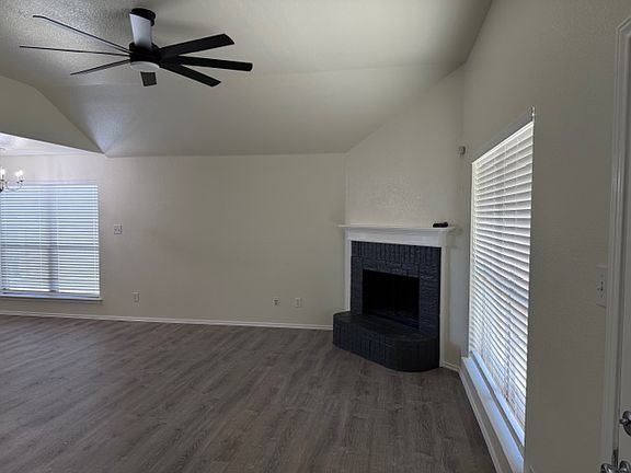 3rd image of 310 Sagebrush Ln