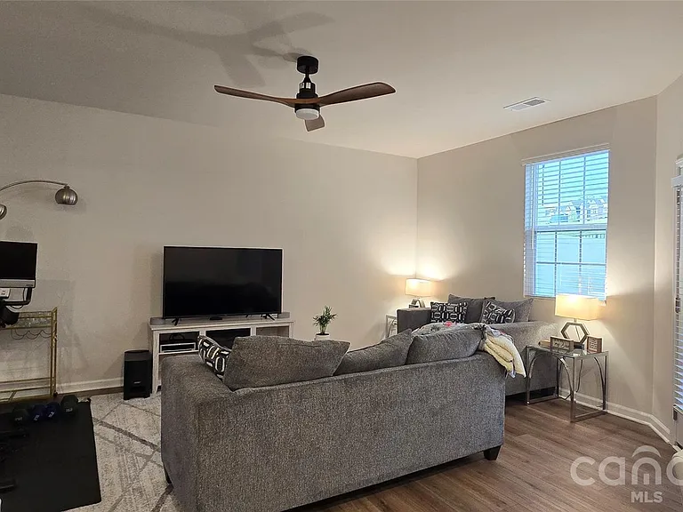 8011 Scarlet Maple Ln — Photo 2