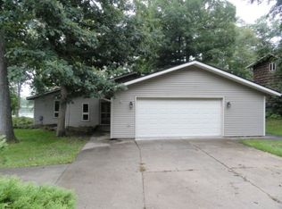 W723 Oak Shore Dr, Fall River, WI 53932