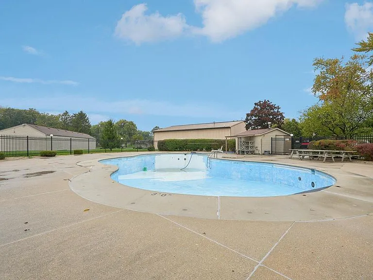N115W17103 Armada Dr — Photo 15