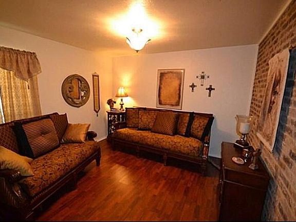 3rd image of 2204 Stonebrook Dr