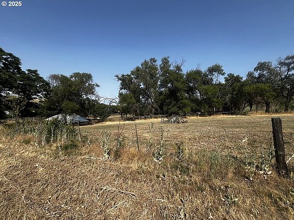 4th image of 44786 Mission Rd