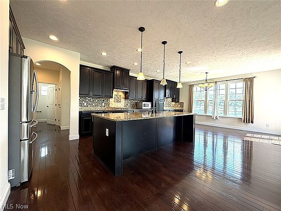4th image of 3111 Fairview Dr