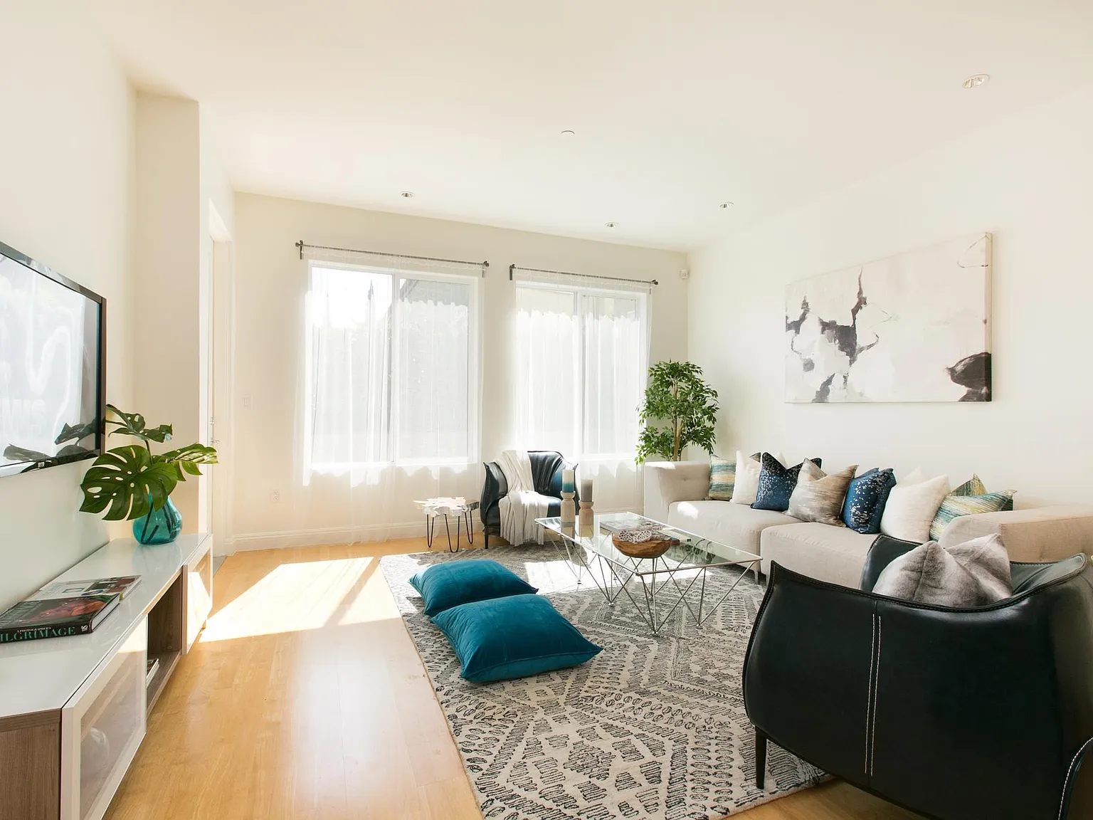 2 bed, 1321 sqft, $4,700 — Photo 2