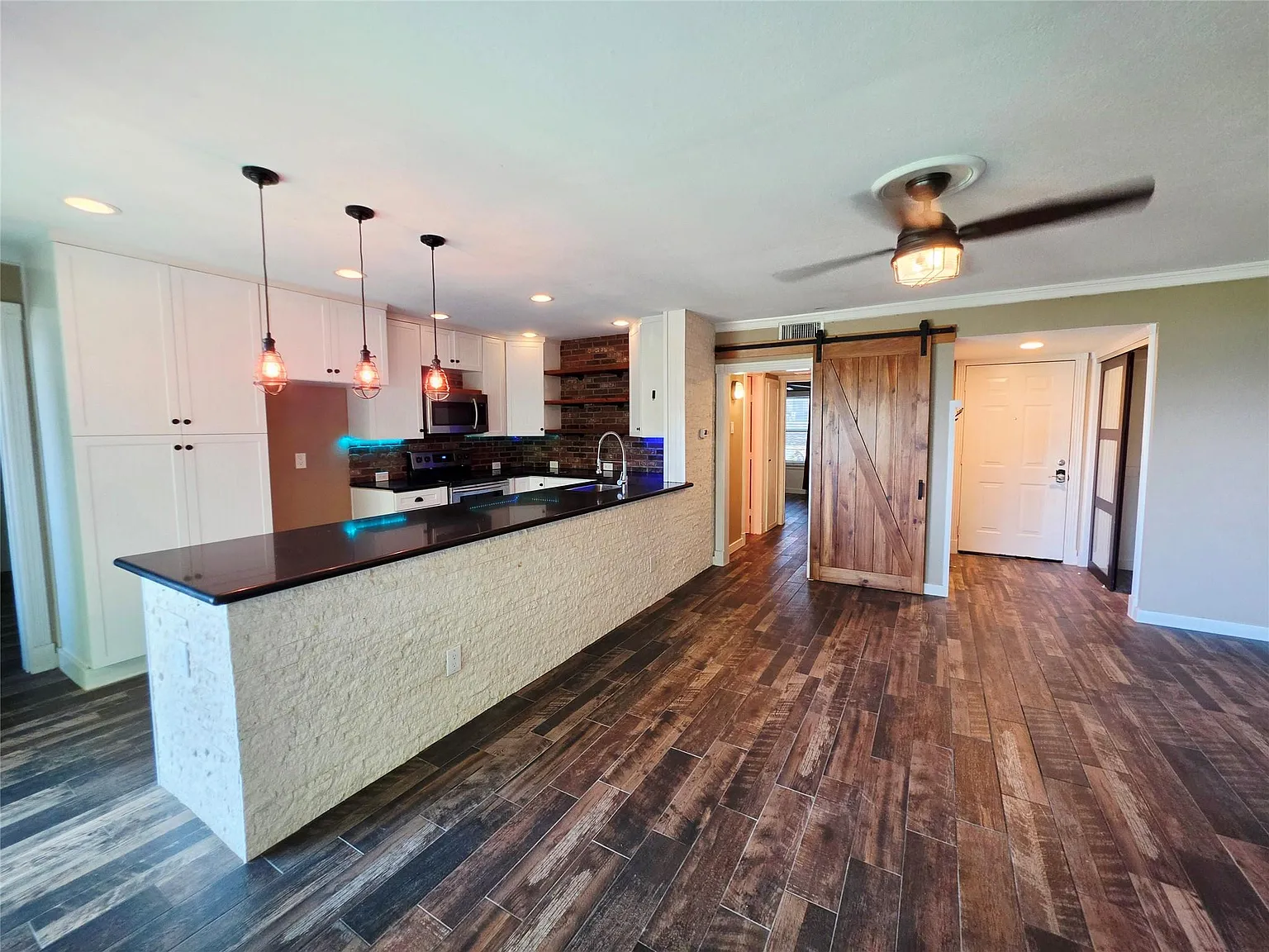 2 bed, 958 sqft, $1,790 — Photo 4