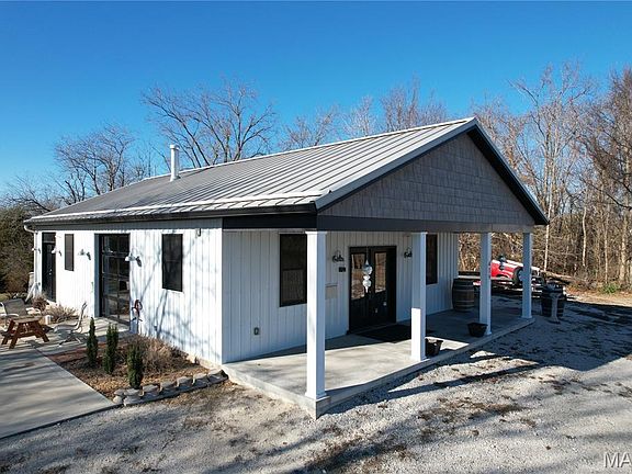 2nd image of 419 Olive St