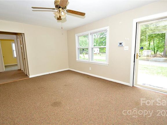 4th image of 2016 Weir Ln