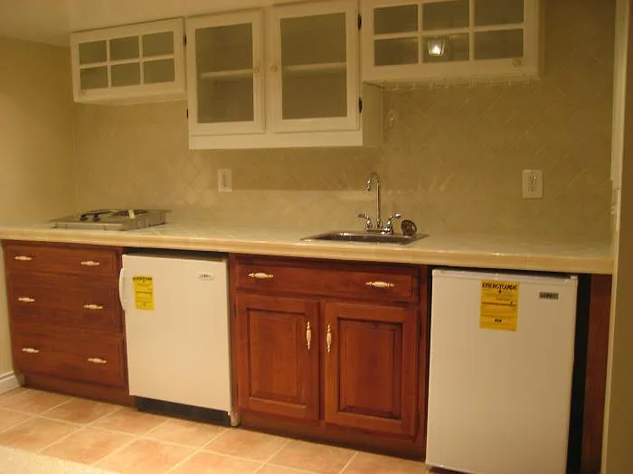 Kitchenette .. Fridge. Freezer. Cooktop