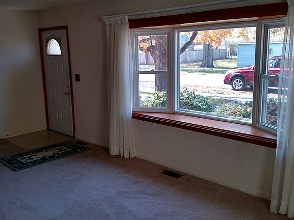 2nd image of 305 N Carico