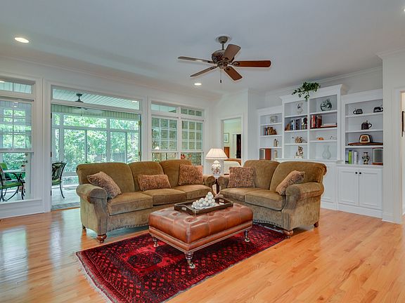 4th image of 144 E Pleasant Colony Dr
