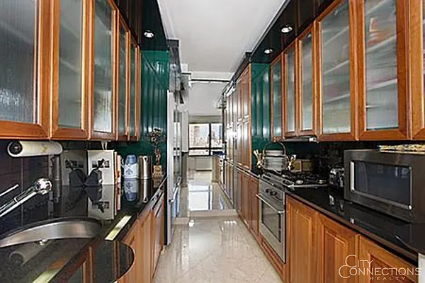 Rented by City Connections Realty | media 2