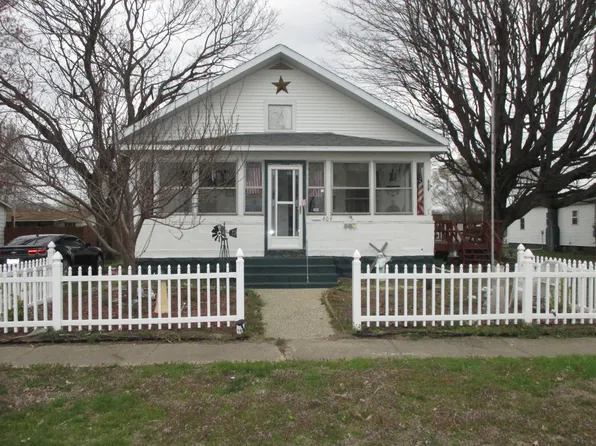 404 E Franklin St, Palestine, IL 62451