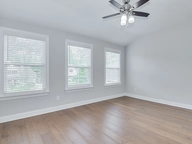 344 Colonnades Dr — Photo 41
