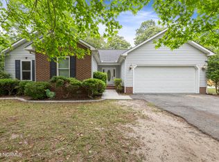 196 Baytree Dr, Jacksonville, NC 28546