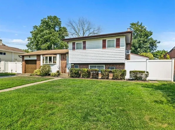 355 W 24th Street, Deer Park, NY 11729