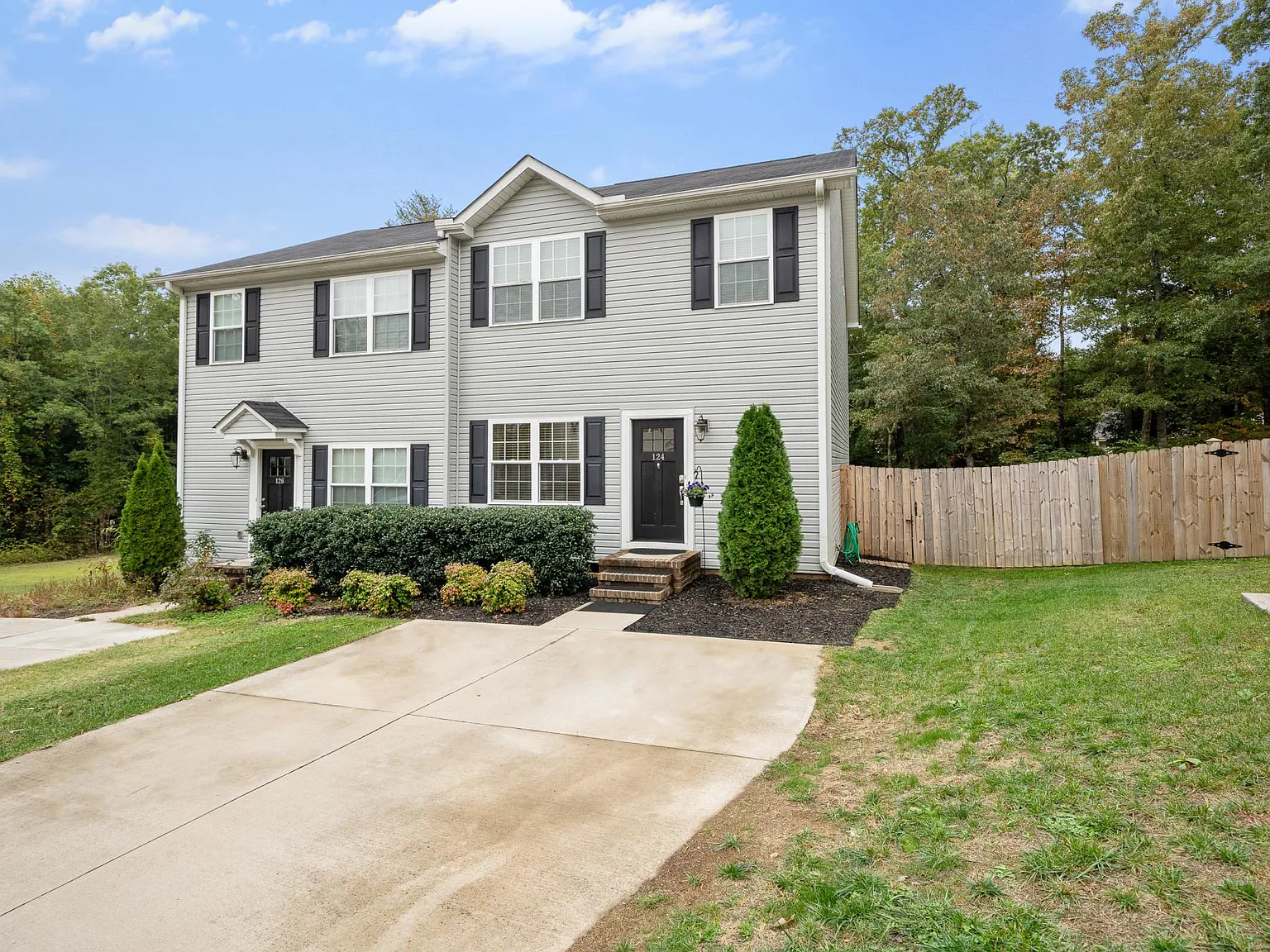 3 bed, 2.5 bath, 1500 sqft, $1,775 — Photo 3