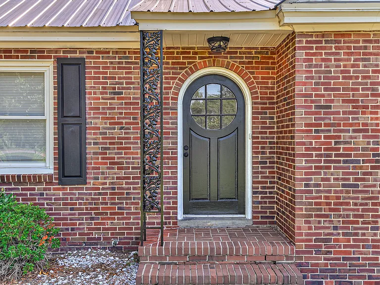 2353 Redwood Dr — Photo 3