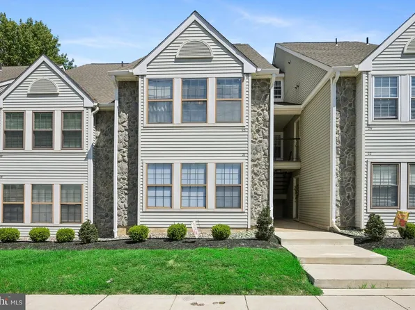 23 Chelmsford Ct, Marlton, NJ 08053