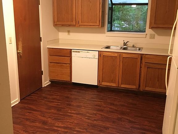 2nd image of 1629 & 1631 W Maine St #1631