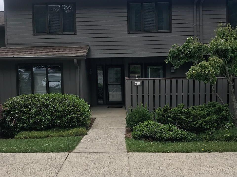 2nd image of 715 Crowfields Ln