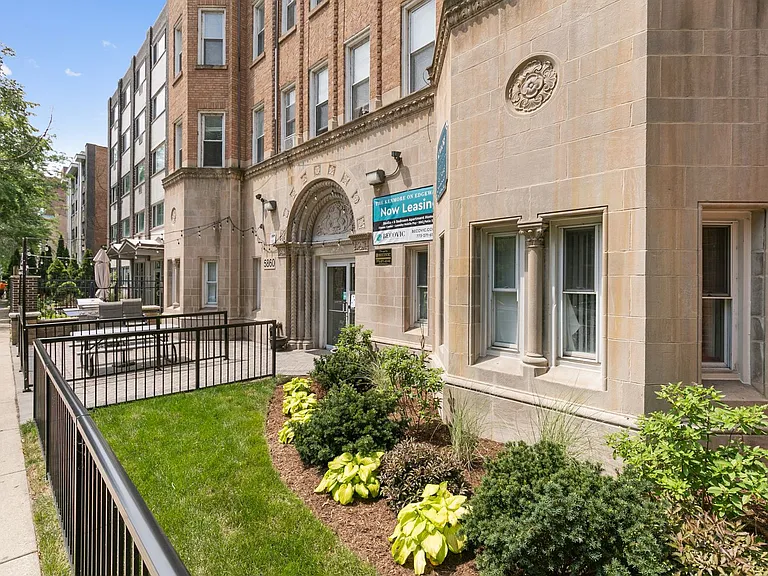 The Kenmore on Edgewater — Photo 18