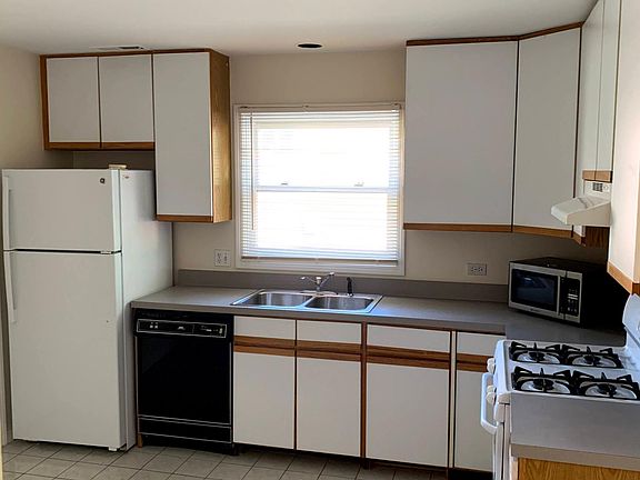 4th image of 1828 N Burling St APT 2E