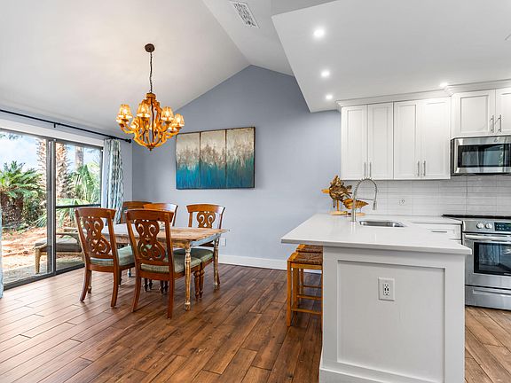 4th image of 430 Linkside Cir