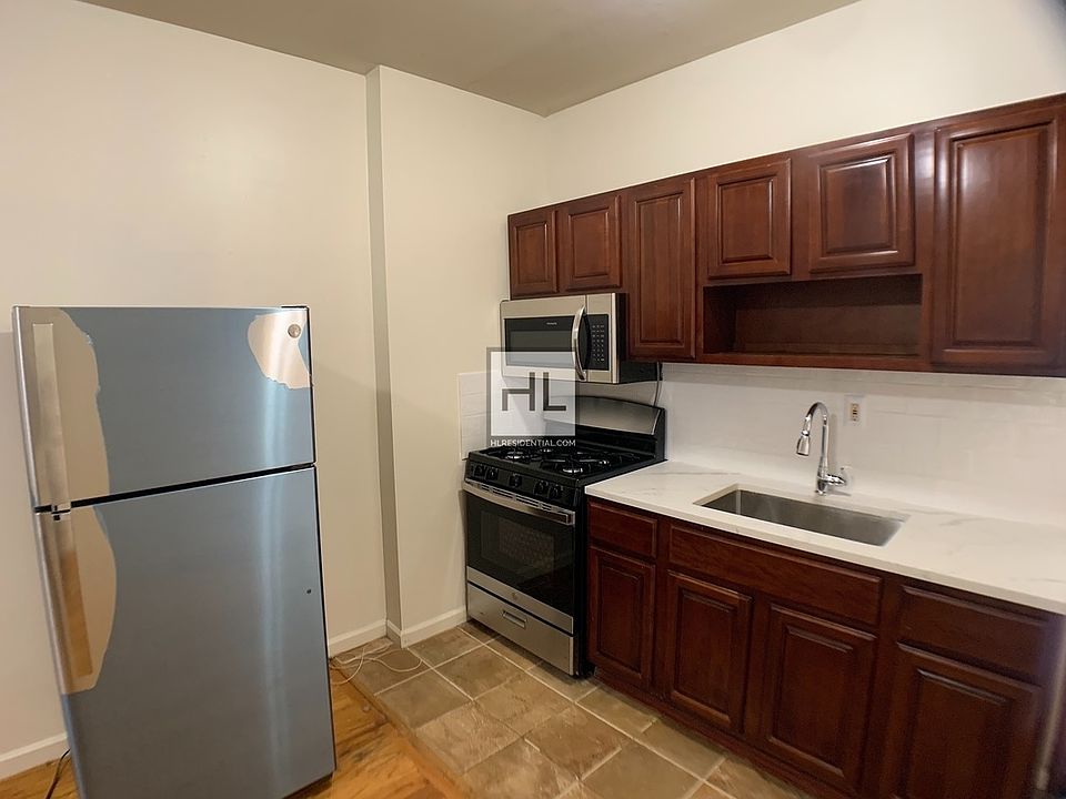 1st image of 464 Willoughby Ave #2