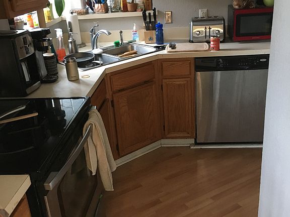 3rd image of 207 Teakwood Ln