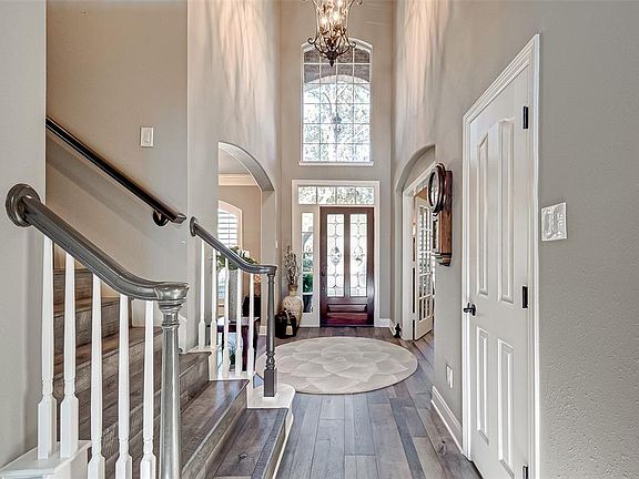 A beautiful glass front door & second story window invite lots of natural light into the entry. High ceilings and Plantation shutters throughout.