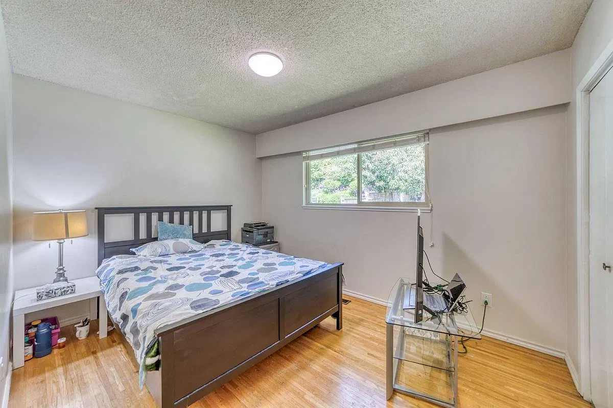 3 bed, 1.5 bath, 1400 sqft, $4,000 — Photo 4