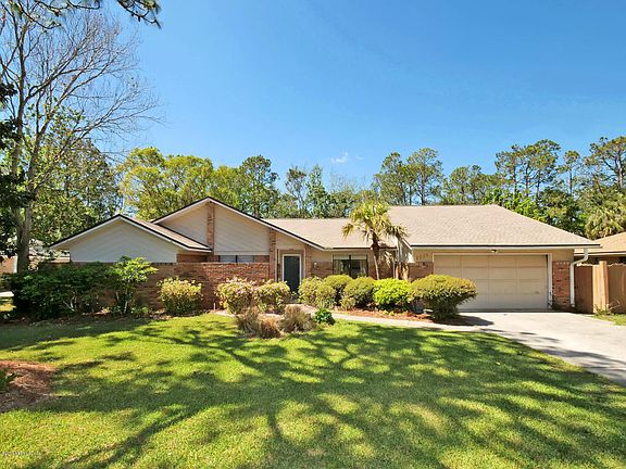 3rd image of 2208 W The Woods Dr