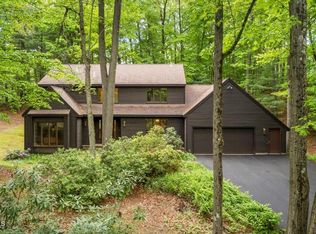 38 Robinwood Dr, Clifton Park, NY 12065