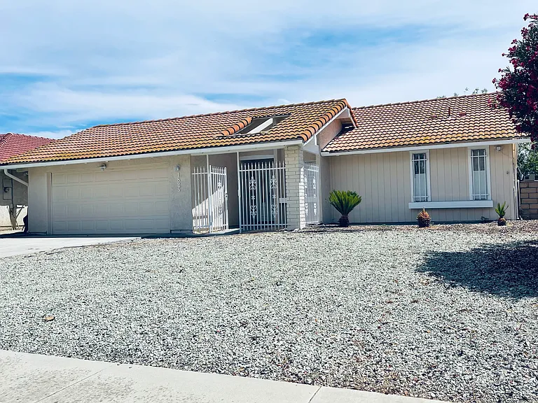 1825 Silver Oak Way — Photo 2