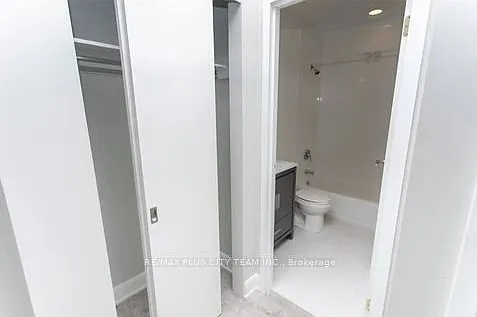 686 Bathurst St #204 — Photo 14