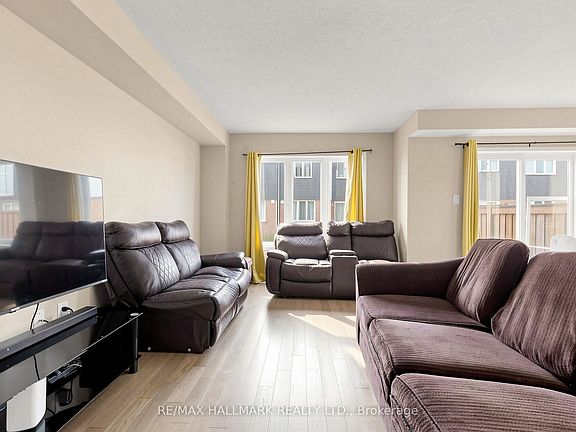 4th image of 72 Munro Cir