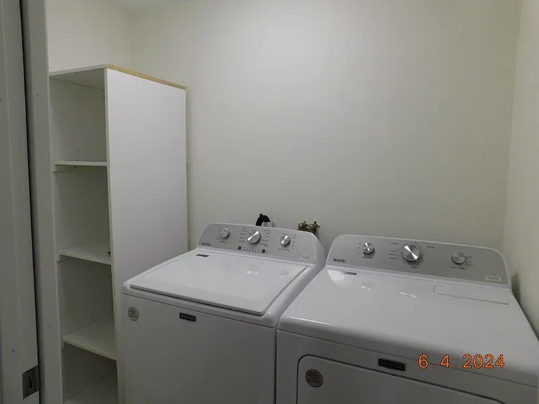 220 S Sycamore St — Photo 16