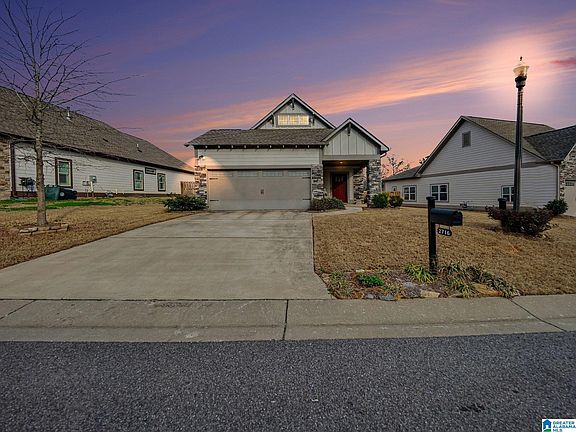 5th image of 2716 Village Ln