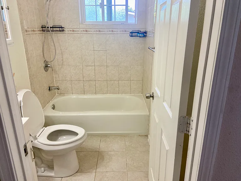 1114 Myrtle Dr #1 — Photo 2