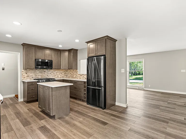 N58W18330 Juniper Ln — Photo 7