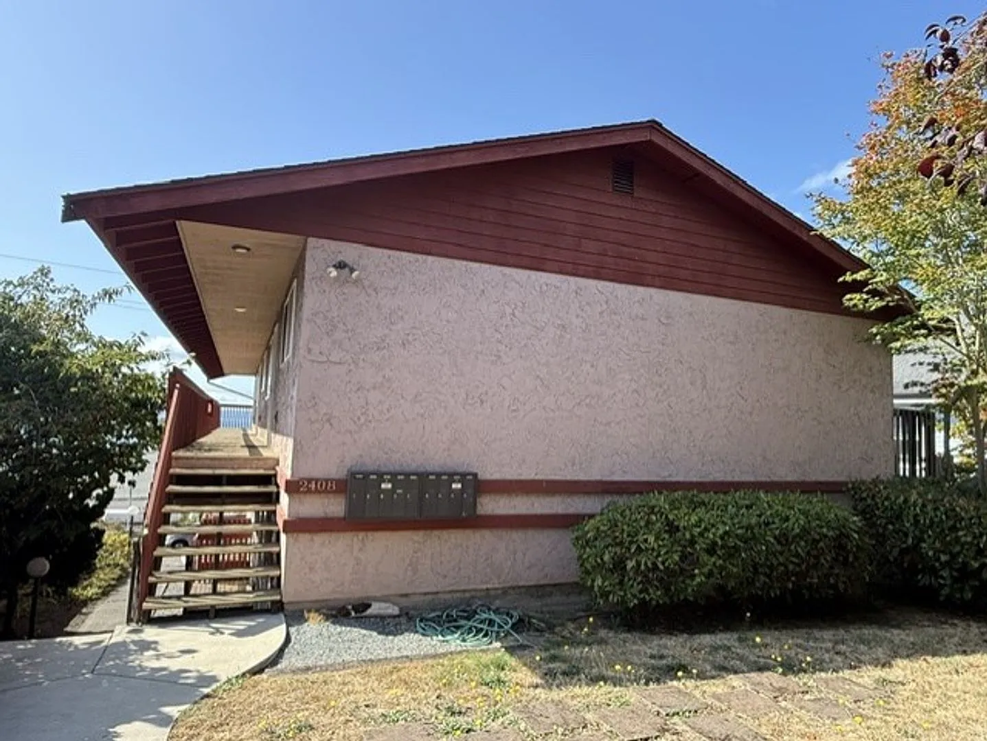 2408 Grand Apartments — Photo 2