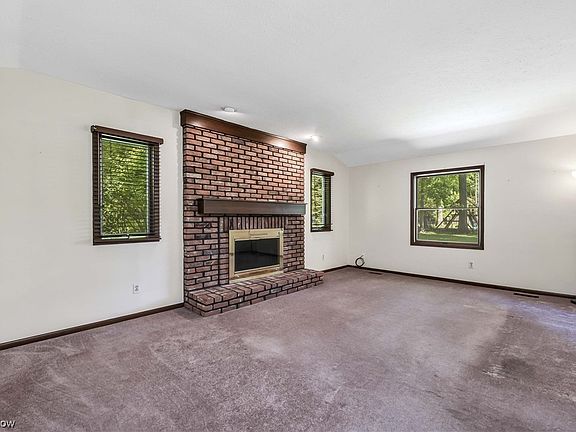 4th image of 3222 Creekside Dr