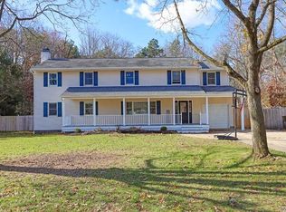 52 Leslie Ln, Smithtown, NY 11787