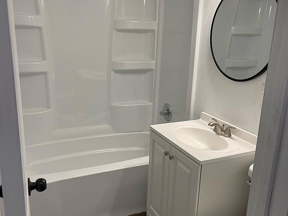 3rd image of 332 E South Ave #332