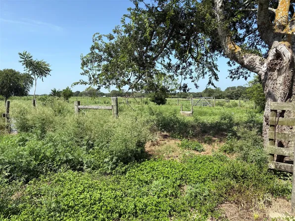 1466 County Road 253 #A, Weimar, TX 78962