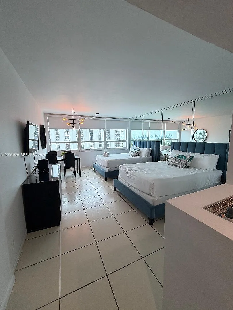 Castle Beach Club Condo — Photo 2