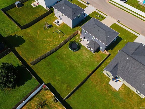 5th image of 15201 Shakespeare Dr