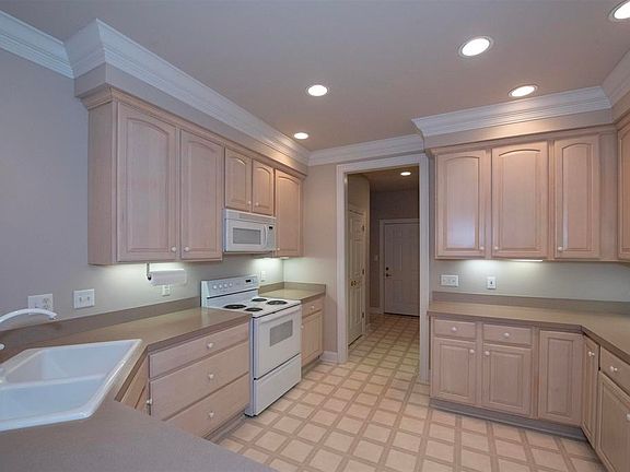 5th image of 2113 Brampton Ct